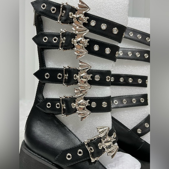 TRICKZ N’ TREATZ Batty Nights Faux Leather Platform Mary Janes Bat Buckles 9 - Picture 7 of 11